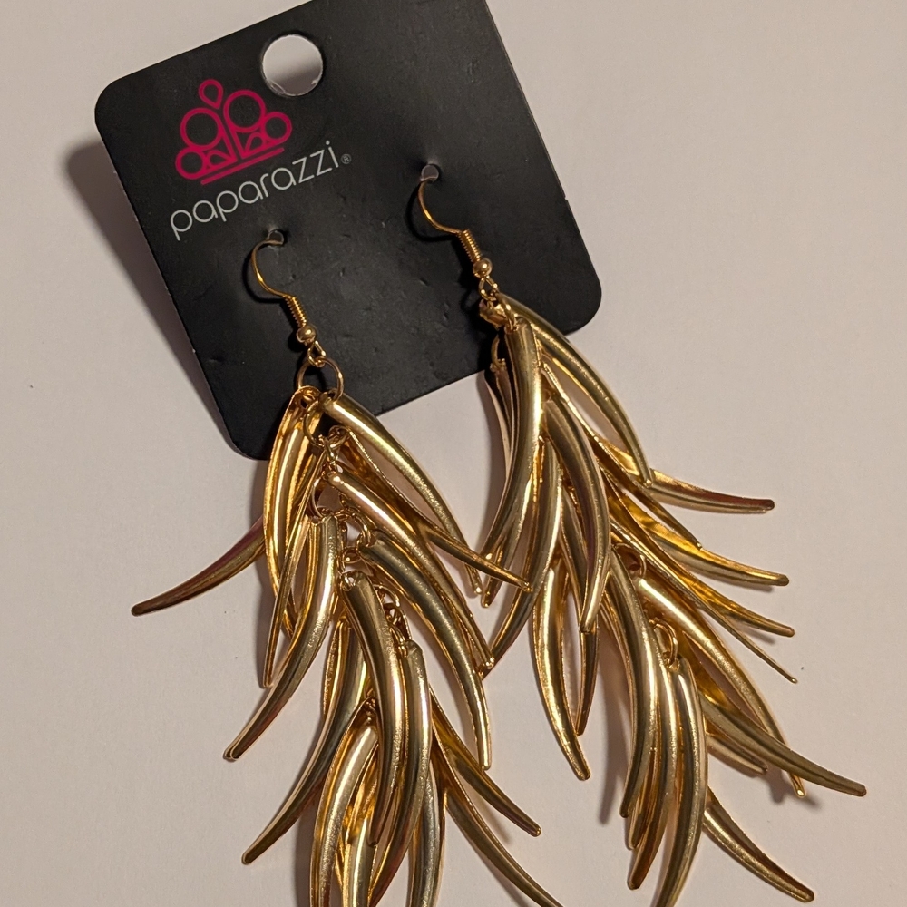 Paparazzi Shimmering Gold Cascade Leaf Earrings - Picture 1 of 1